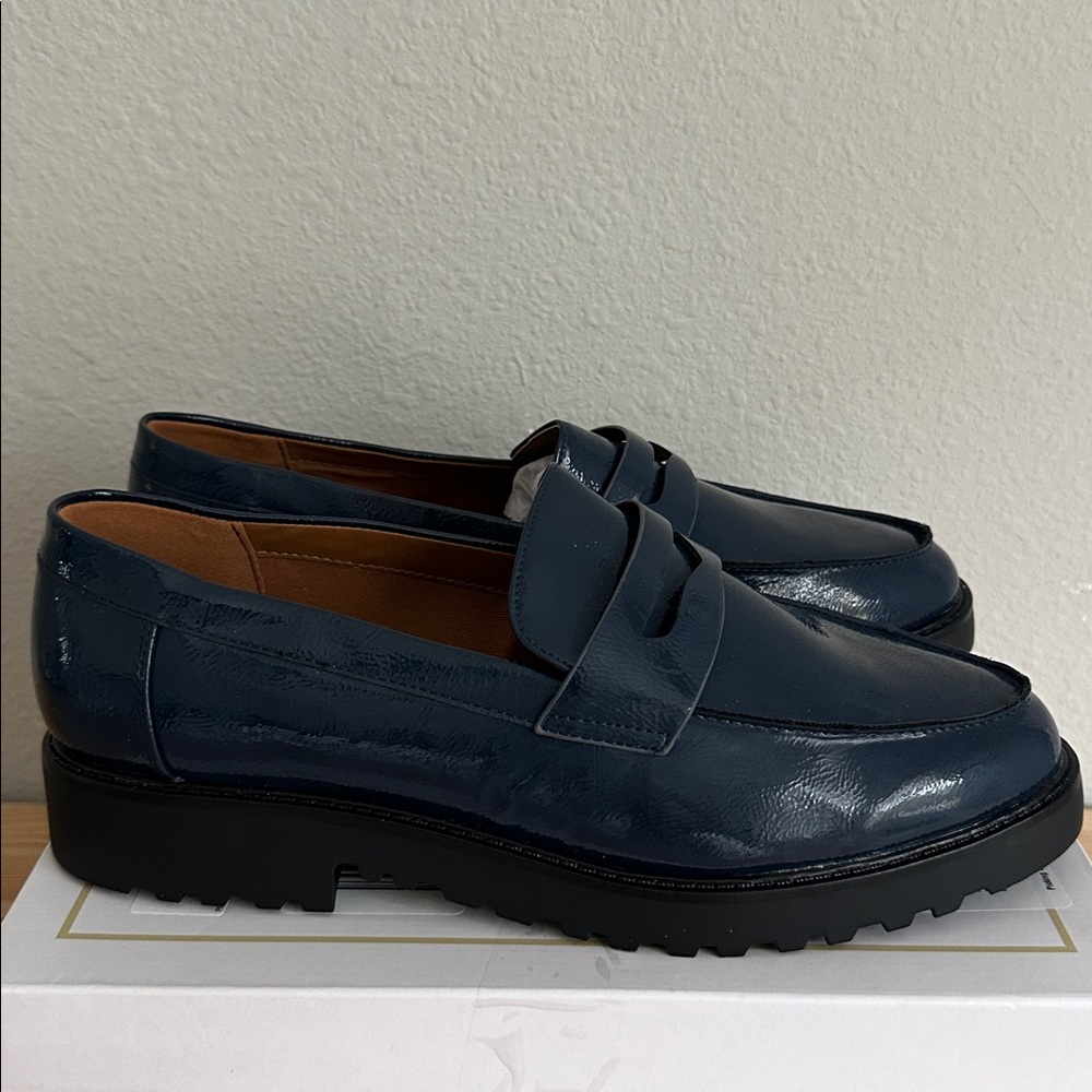 Mia Amore Hali Womens Moc Closed Toe Loafers-